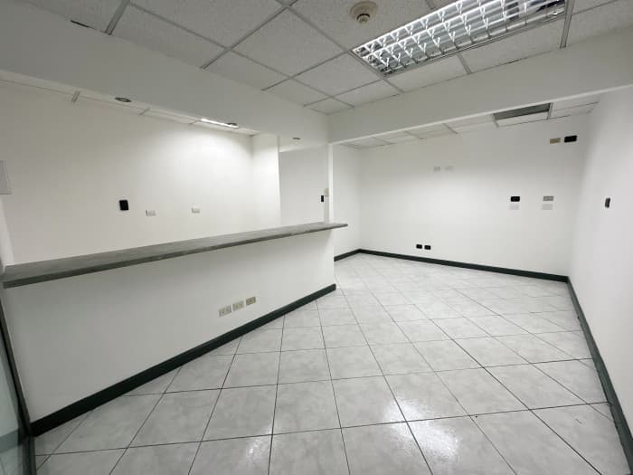 OFICINA EN RENTA Y VENTA EN 5 AVENIDA Z-14, EUROPLAZA - foto 1