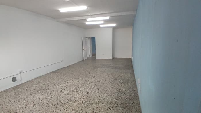 En Renta Oficina Comercial en Calzada San Juan  - foto 1