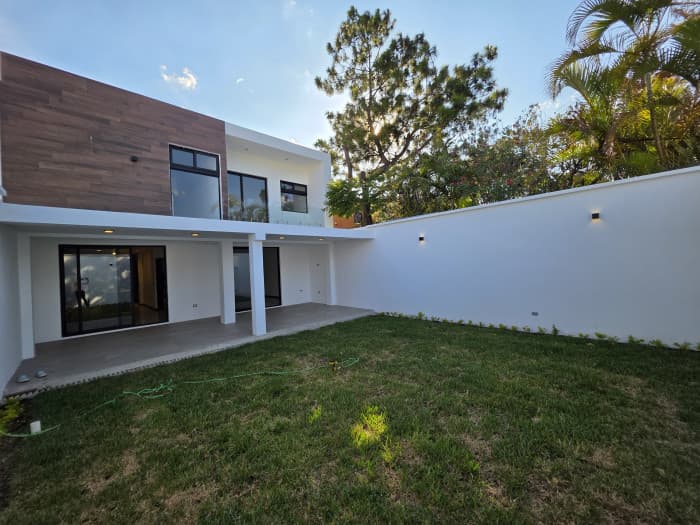 CASA NUEVA DE LUJO EN VENTA EN SAN CRISTOBAL SECTOR B2 - foto 1
