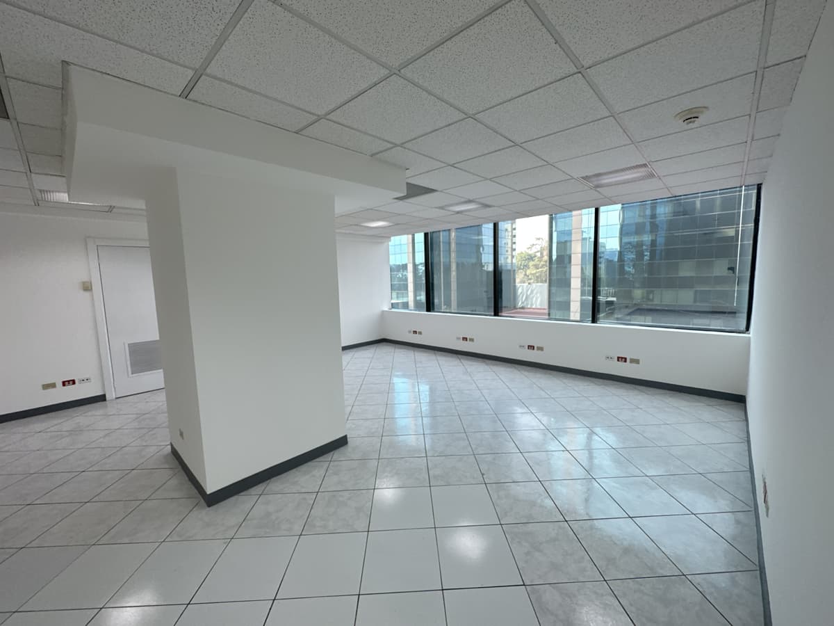 OFICINA EN RENTA Y VENTA EN EDIFICIO EUROPLAZA, ZONA 14 - foto 1