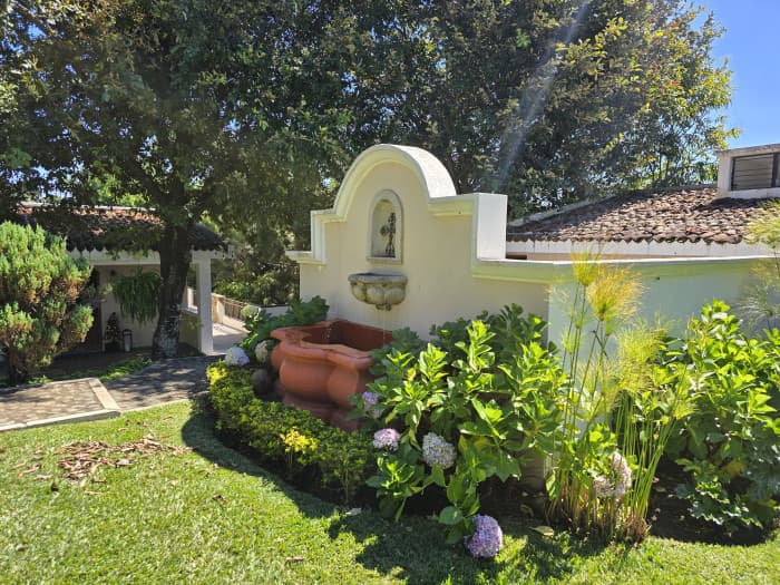 EN VENTA 2 AMPLIAS CASA JUNTAS EN GRANJAS SAN CRISTOBAL - foto 1