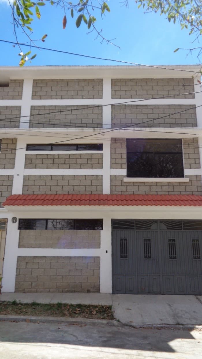 Casa en Venta 3 niveles Alamedas de Yumar II Z6 Mixco - foto 1