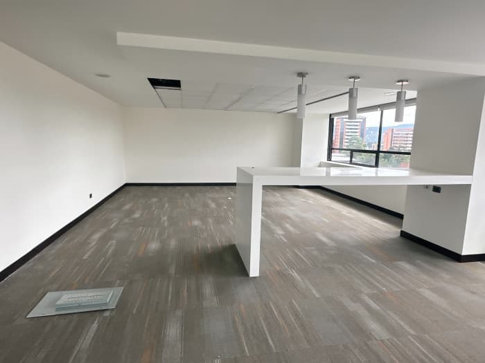 OFICINA EN VENTA Y RENTA EN CENTRO EMPRESARIAL ZONA 10 - foto 1