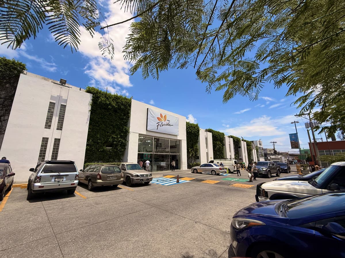 Local comercial en Renta en Plaza Florida zona 7 Mixco - foto 1