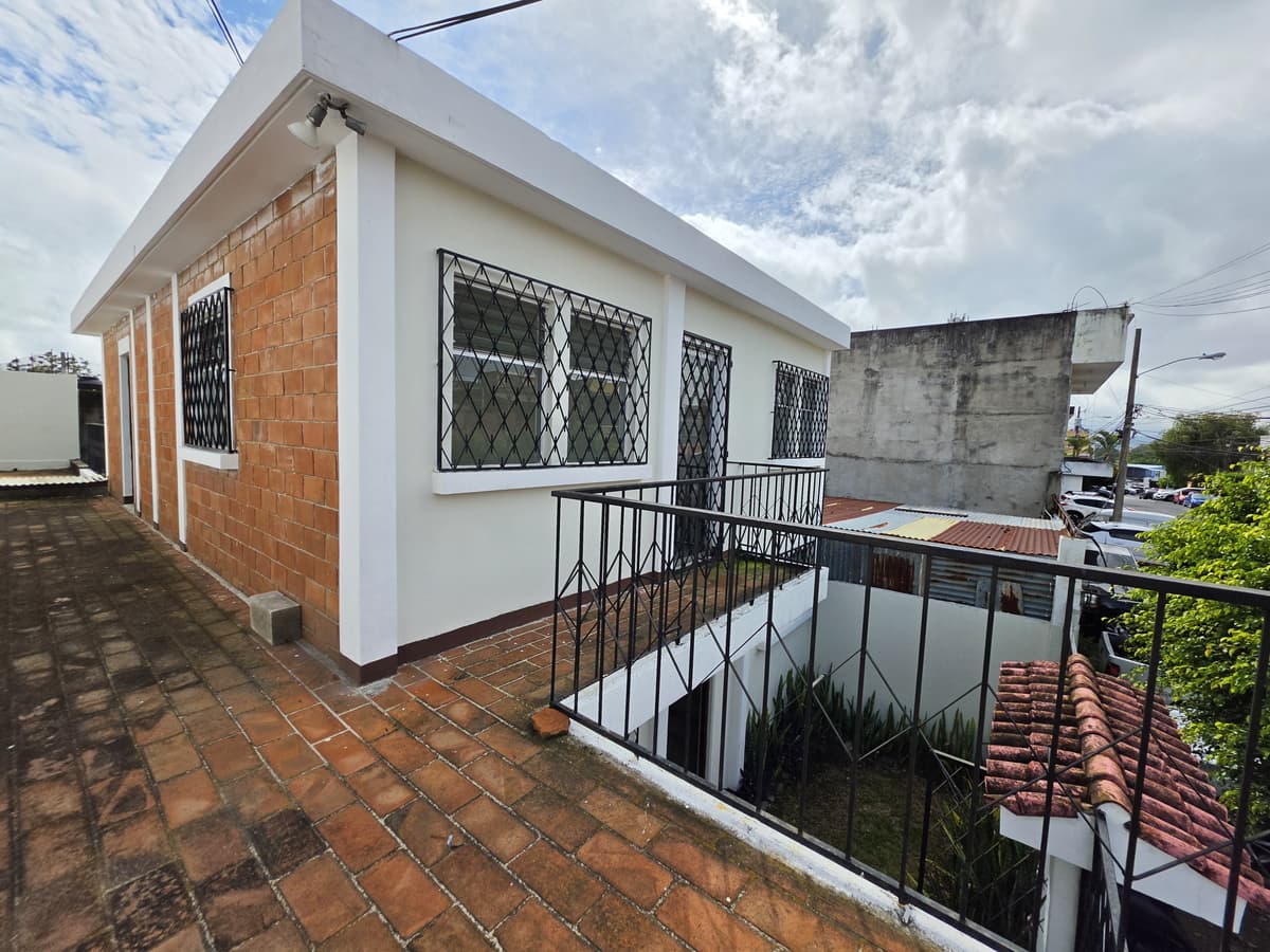 CASA DE 2 NIVELES EN VENTA EN KAMINAL JUYU II ZONA 7 GT - foto 1