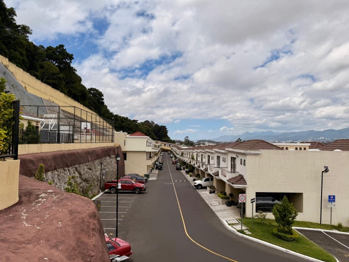 RENTO CASA AMUEBLADA EN VISTAS DEL NARANJO ZONA 4 MIXCO - foto 1