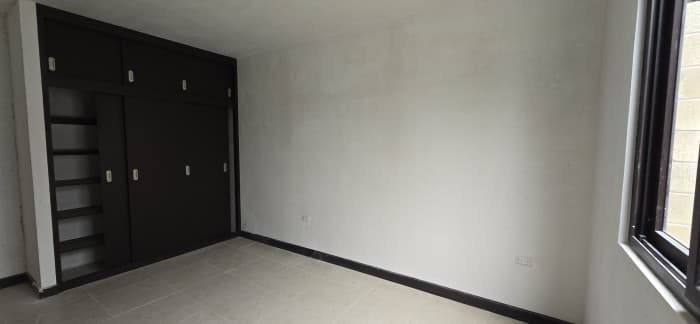 VENDO AMPLIA CASA NUEVA CERCA DE ZONA 16 CRISTO REY - foto 2