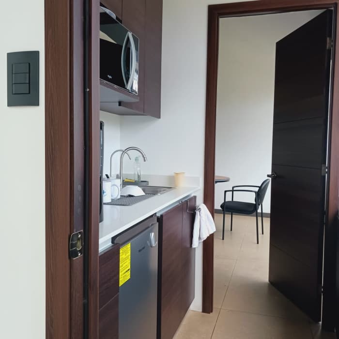 VENDO AMPLIA Y MODERNA OFICINA EN MUXBAL  - foto 4