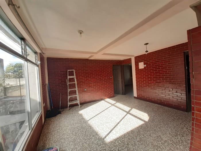 Propiedad En Venta con 4 Apartamentos Zona 3 Mixco - foto 2