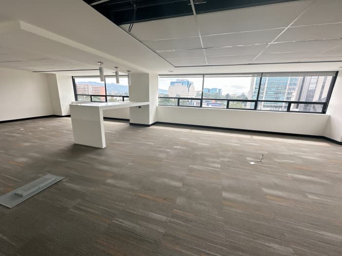 OFICINA EN VENTA Y RENTA EN CENTRO EMPRESARIAL ZONA 10 - foto 4
