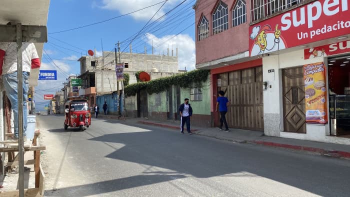 Casa Comercial en Renta en Calle Real San Andrés Itzapa - foto 4