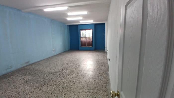 En Renta Oficina Comercial en Calzada San Juan  - foto 2