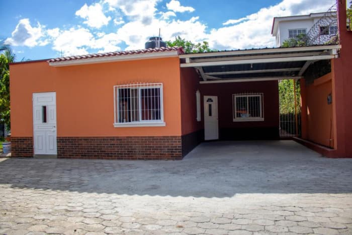 VENDO TERRENO CON 5 CASAS CERCA DE PRADERA CHIQUIMULA - foto 2