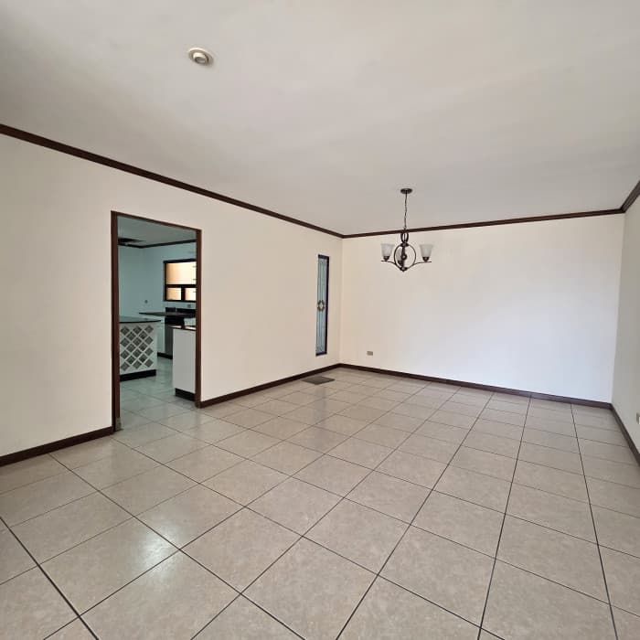 APARTAMENTO EN RENTA O VENTA EN CASTELLAR ZONA 10 - foto 3