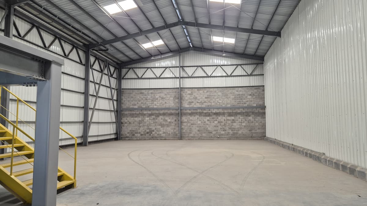ALQUILO BODEGA EN VILLA CANALES EN PARQUE INDUSTRIAL - foto 2
