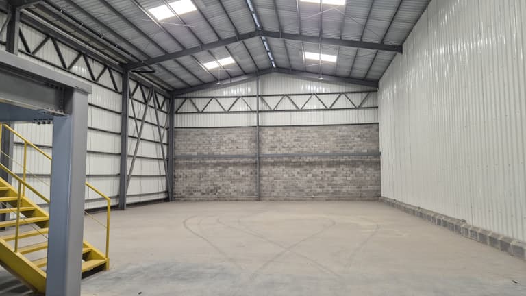ALQUILO BODEGA EN VILLA CANALES EN PARQUE INDUSTRIAL - foto 2