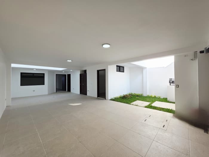 CASA NUEVA DE LUJO EN VENTA EN SAN CRISTOBAL SECTOR B2 - foto 2