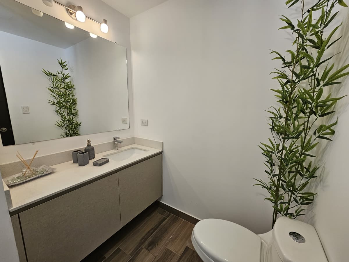 EN VENTA MODERNO APARTAMENTO EN PERIFERICO ZONA 11 - foto 3