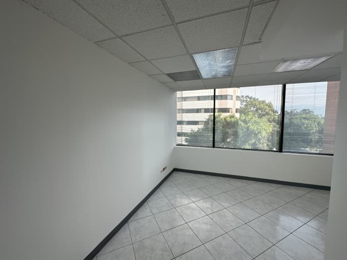 OFICINA EN RENTA Y VENTA EN EDIFICIO EUROPLAZA, ZONA 14 - foto 2