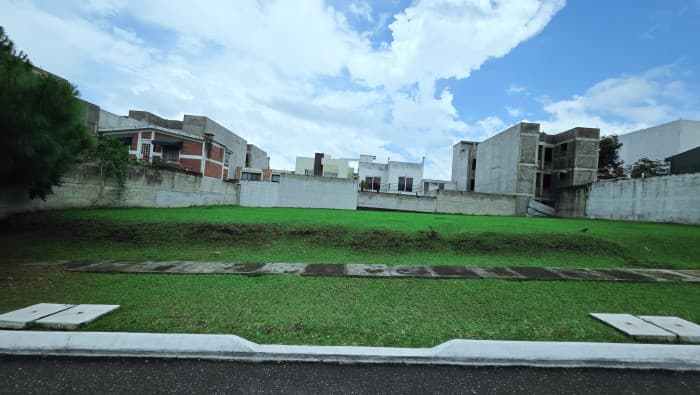 Terreno Grande en Venta en Hacienda Real Zona 16  - foto 2
