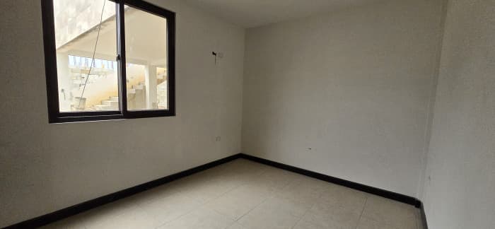 VENDO AMPLIA CASA NUEVA CERCA DE ZONA 16 CRISTO REY - foto 4