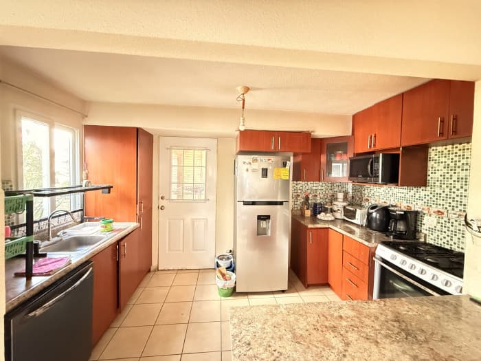 Casa en Venta en Hacienda de las Flores Villa Nueva - foto 3