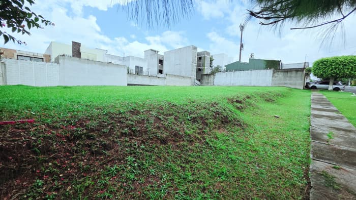 Terreno Grande en Venta en Hacienda Real Zona 16  - foto 3