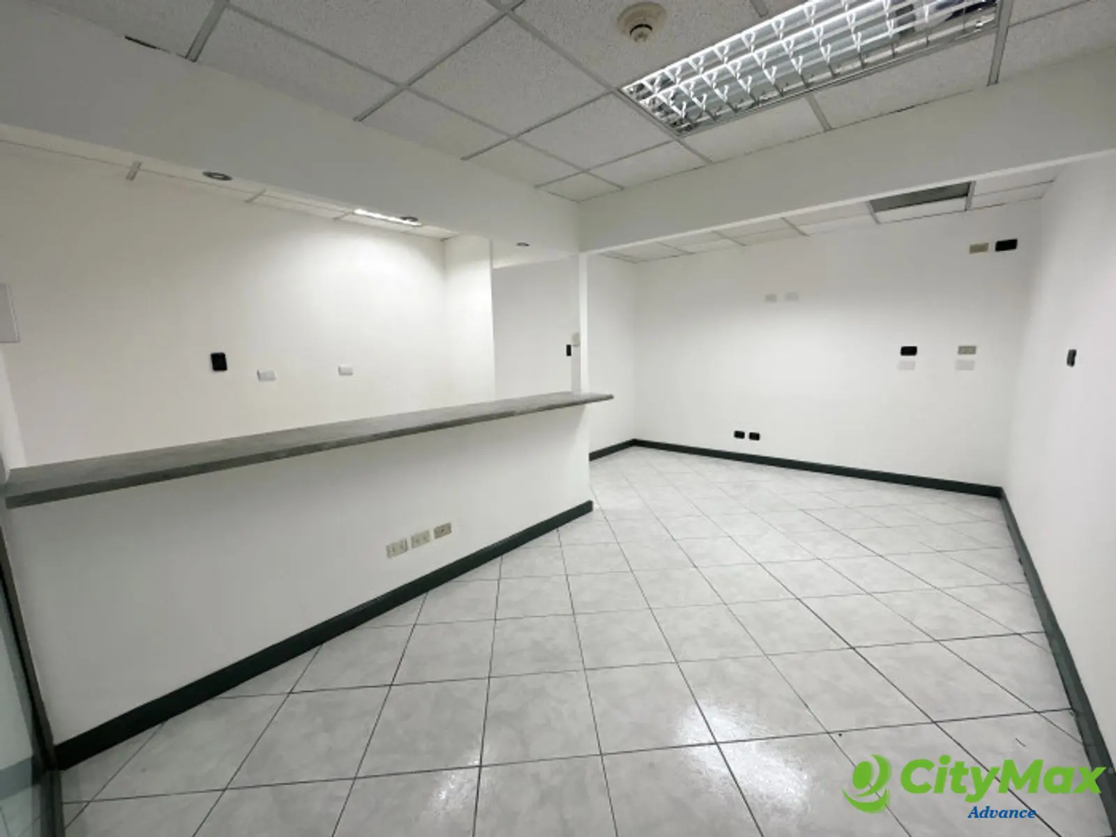 OFICINA EN RENTA Y VENTA EN 5 AVENIDA Z-14, EUROPLAZA - foto 1