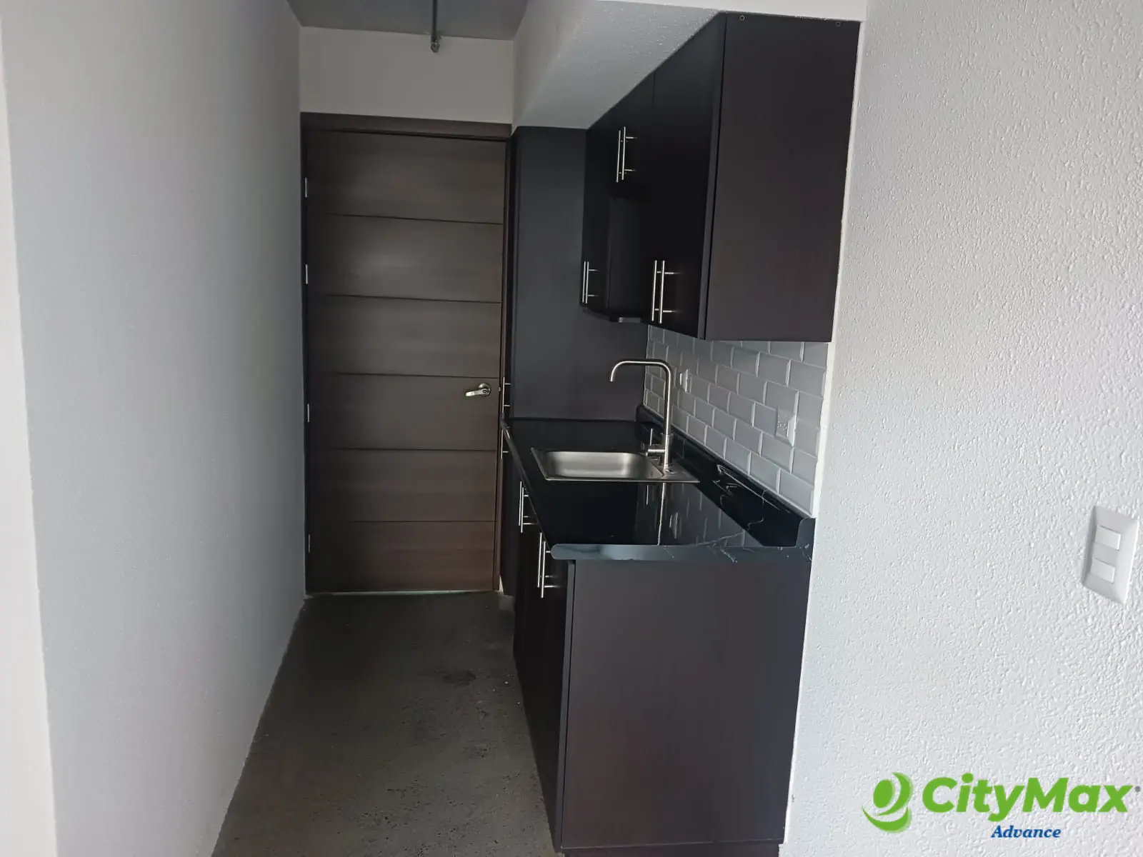 Rento apartamento tipo loft semi-amueblado en zona 12 - foto 1