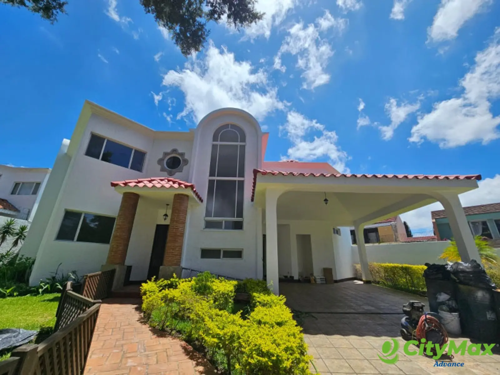 RENTO CASA GRANDE CON JARDIN LA ARBOLEDA SAN CRISTOBAL - foto 1