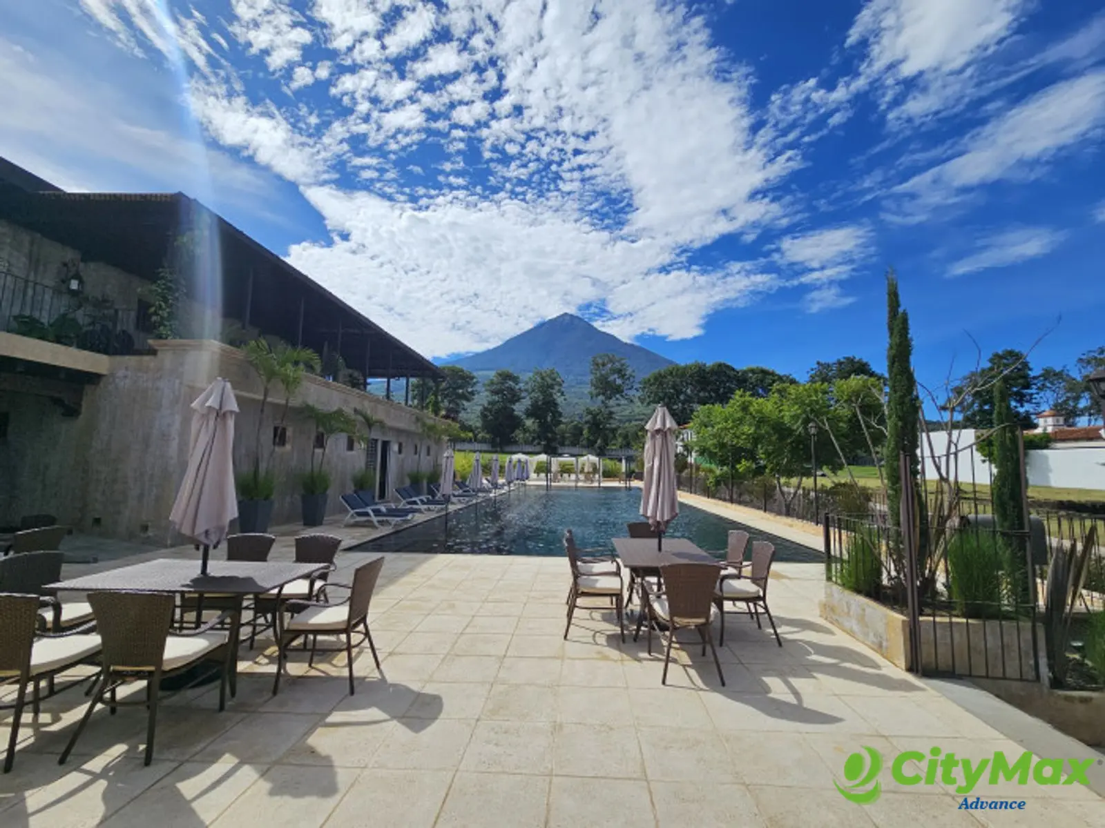 VENDO CASA NUEVA EN CLUB RESIDENCIAL CERCA DE ANTIGUA - foto 1