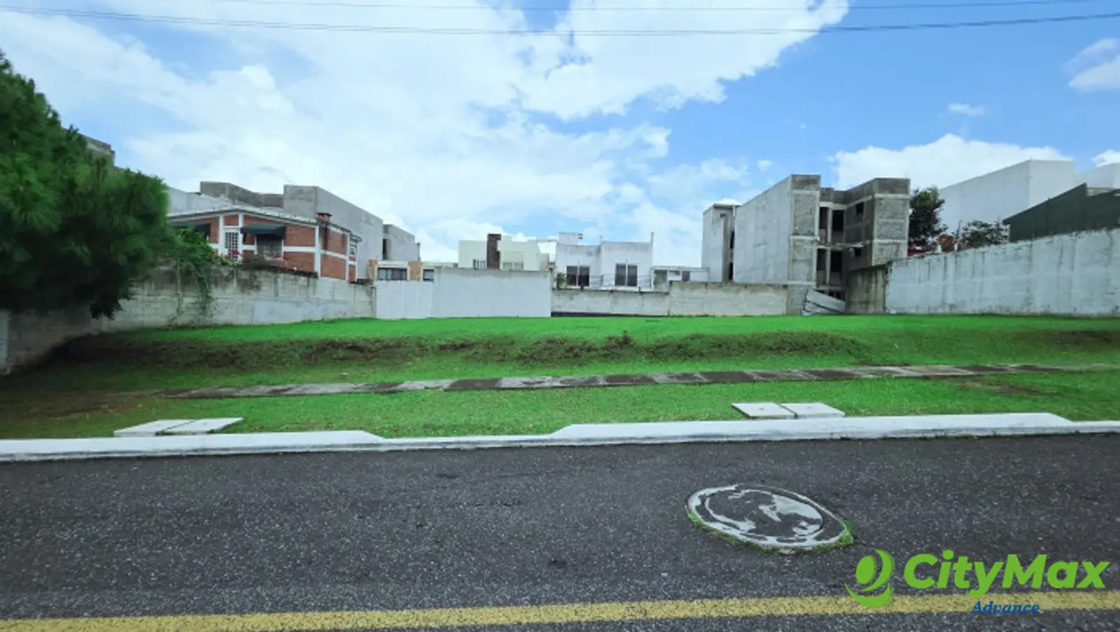 Terreno Grande en Venta en Hacienda Real Zona 16  - foto 10