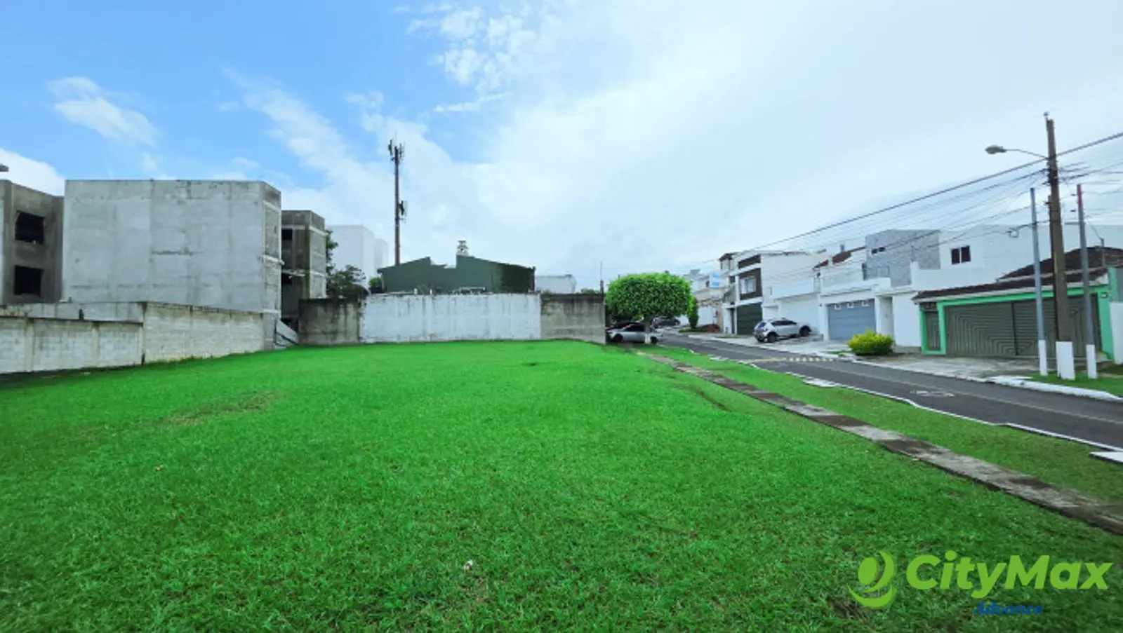 Terreno Grande en Venta en Hacienda Real Zona 16  - foto 9