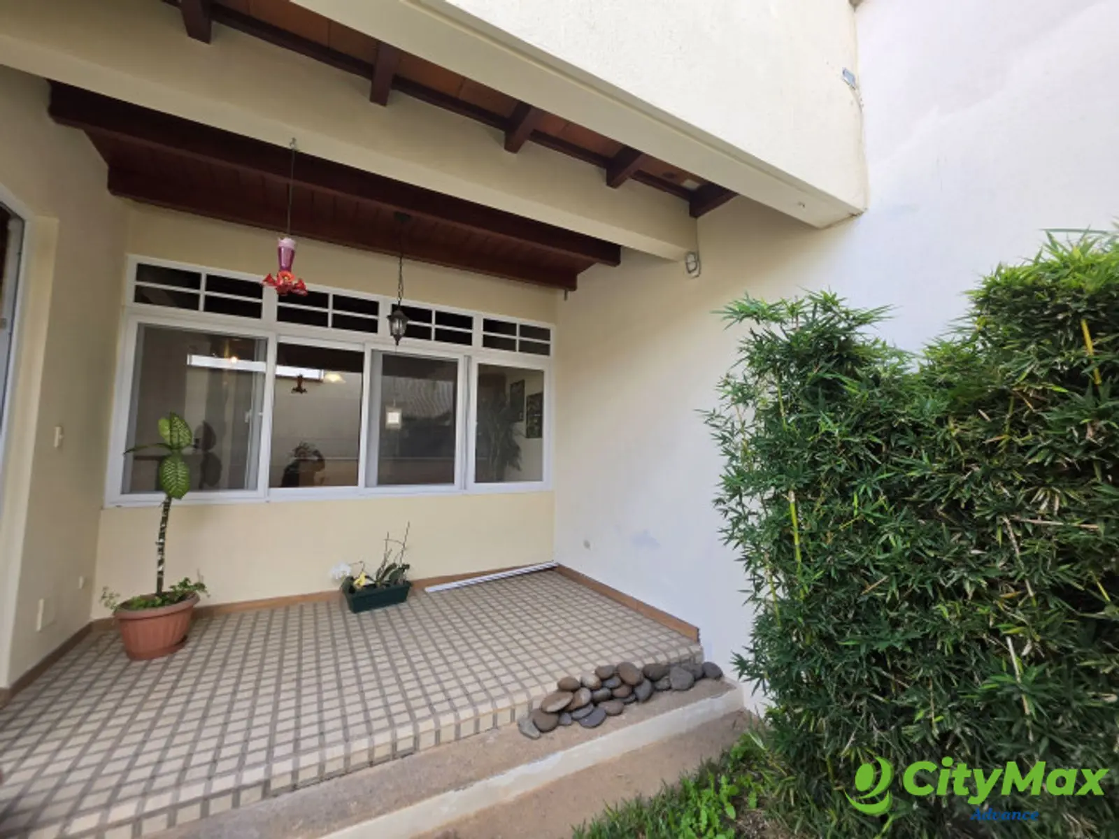VENDO CASA DE 4 HAB EN HACIENDA REAL ZONA 16  - foto 3