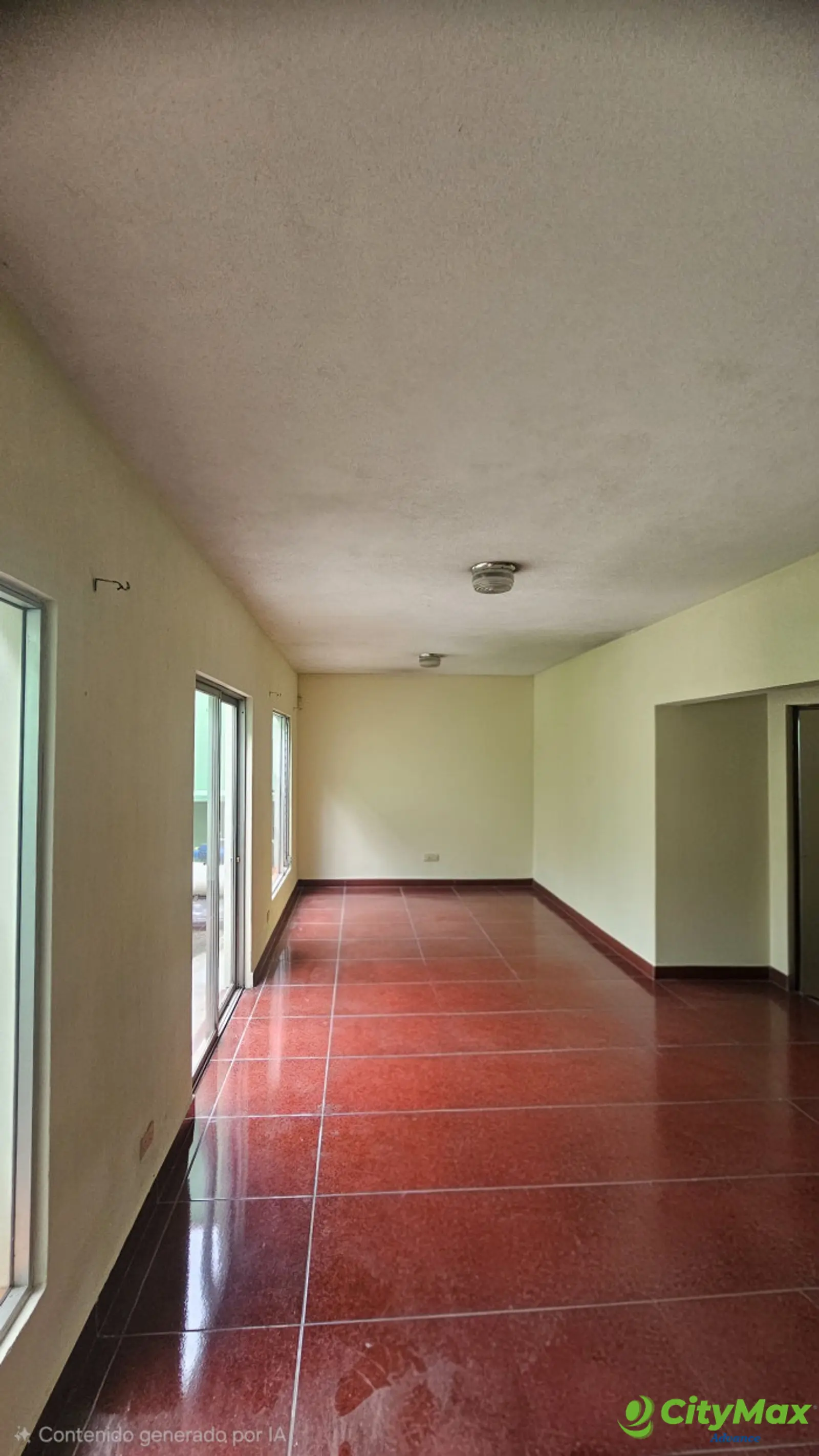 RENTO CASA USO COMERCIAL O VIVIENDA EN ZONA 12 - SALA-COMEDOR