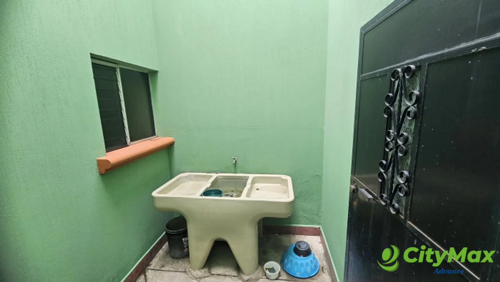 RENTO CASA USO COMERCIAL O VIVIENDA EN ZONA 12 - LAVANDERIA