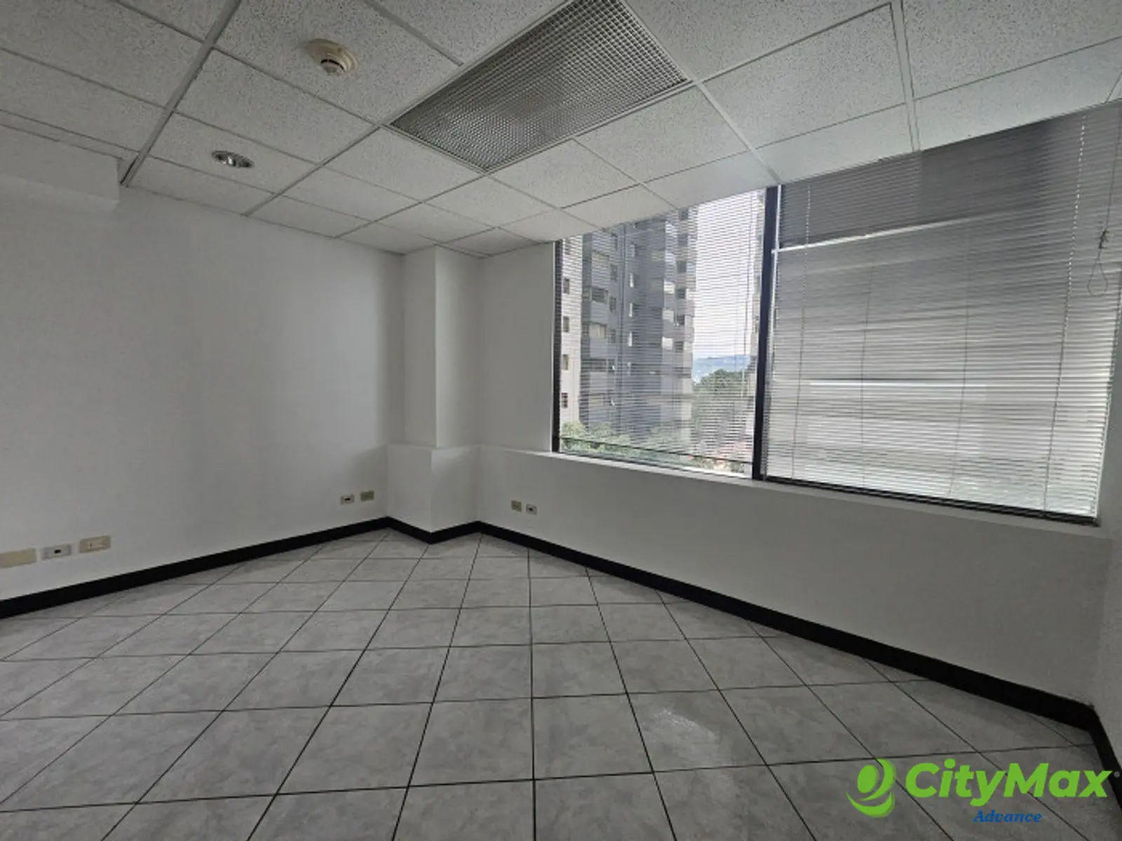 En renta Oficina en Zona 14 Edificio Europlaza  - foto 5