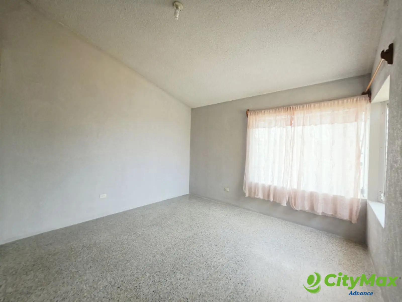 CASA EN VENTA EN PINARES DE SAN CRISTOBAL ZONA 8 MIXCO - foto 9