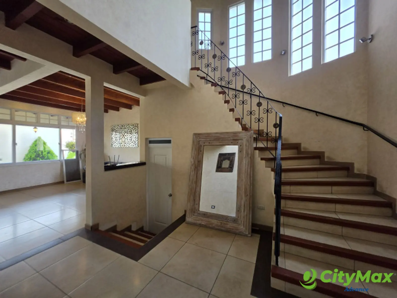VENDO CASA DE 4 HAB EN HACIENDA REAL ZONA 16  - foto 4