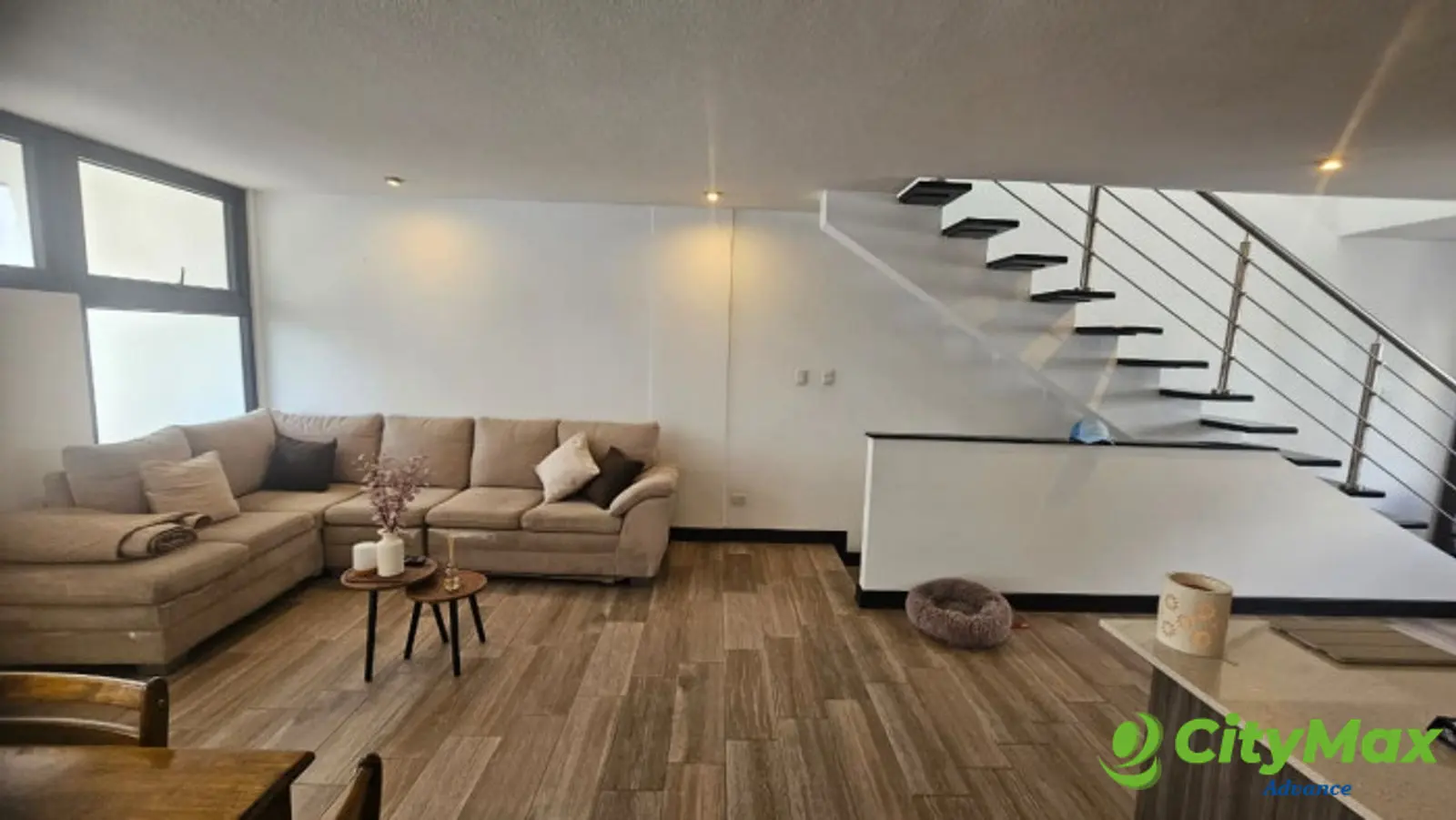 RENTA CASA RESIDENCIAL CANTORIA, ZONA 7 MIXCO - SALA
