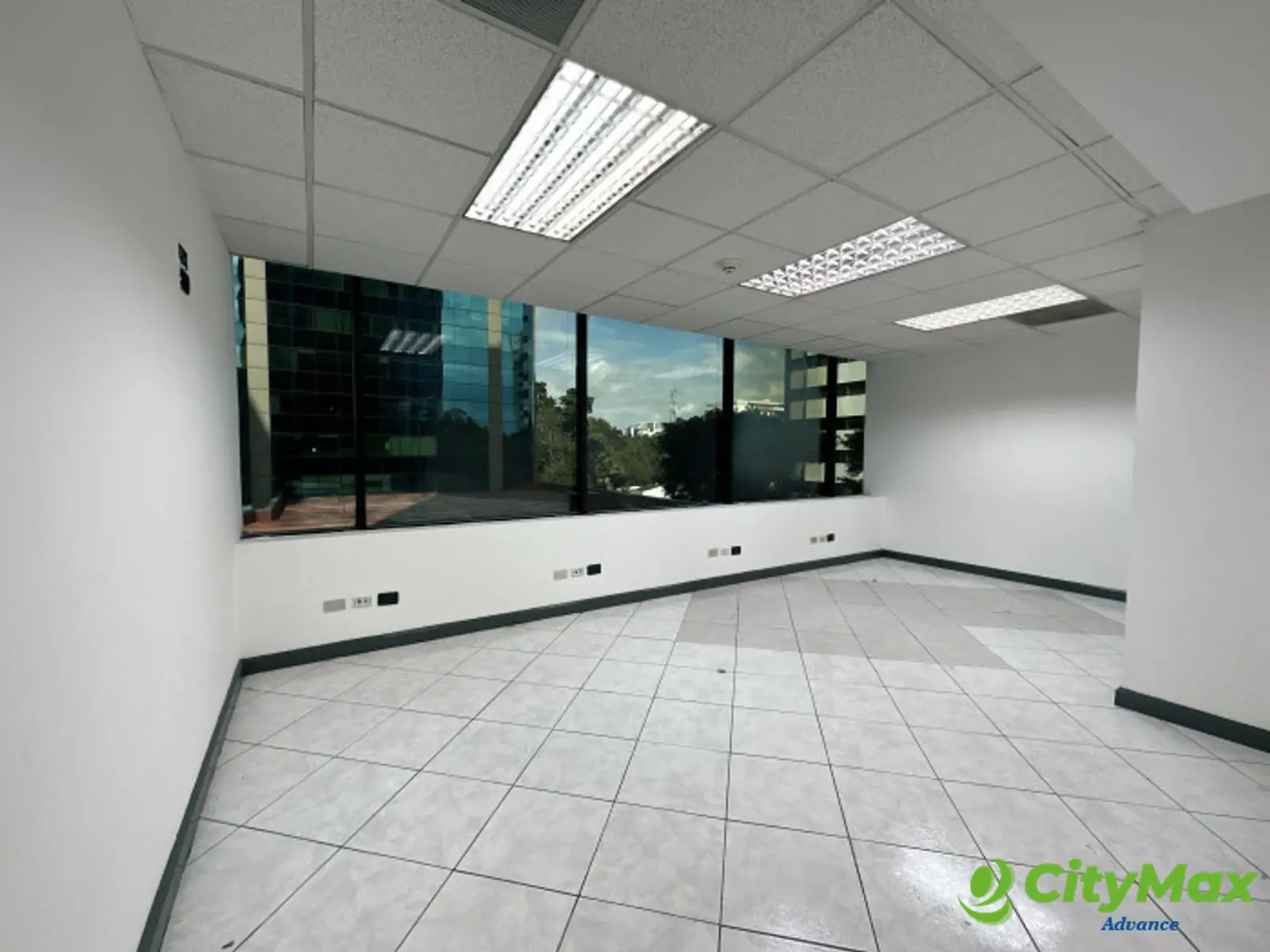 OFICINA EN RENTA Y VENTA EN 5 AVENIDA Z-14, EUROPLAZA - foto 5