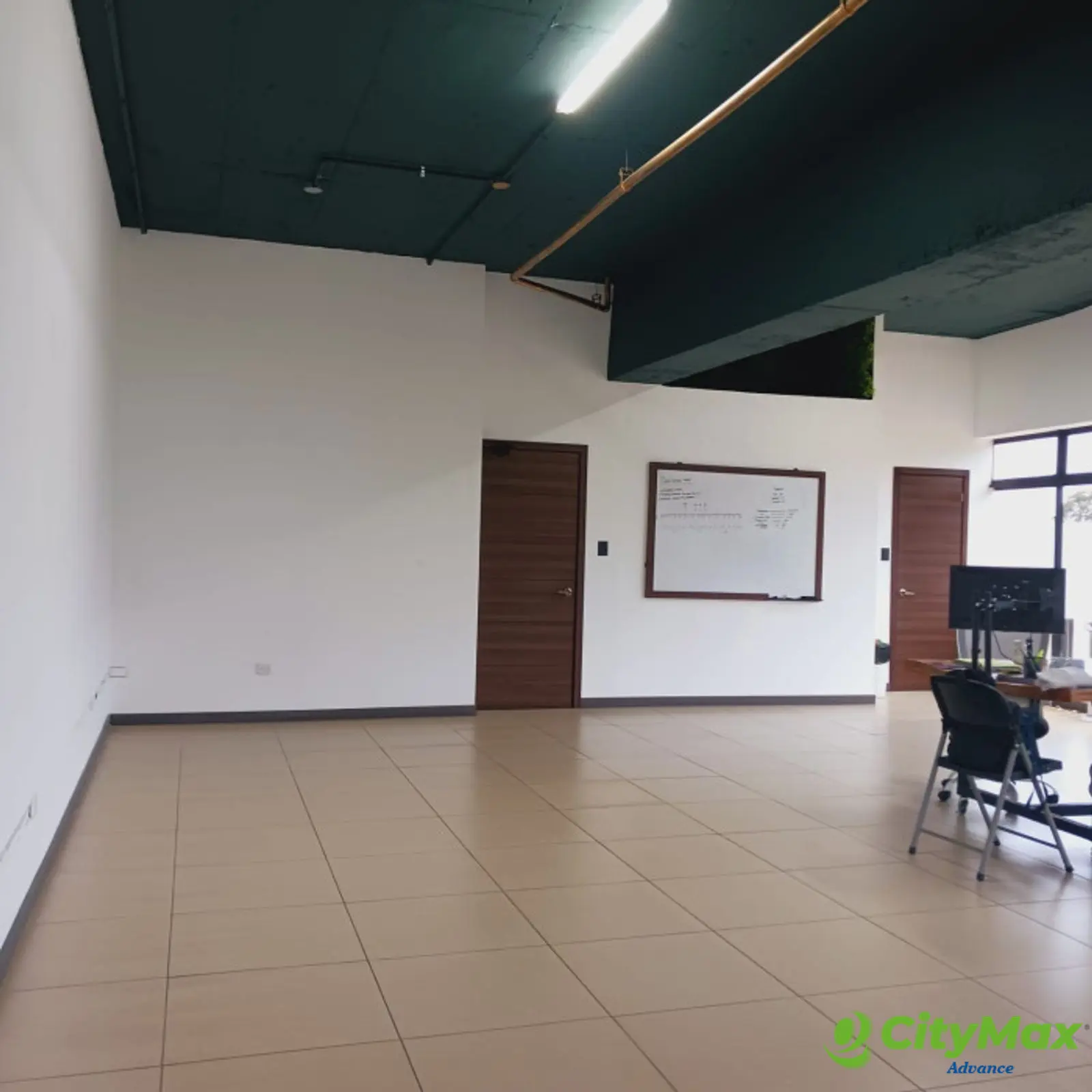 VENDO AMPLIA Y MODERNA OFICINA EN MUXBAL - foto 12