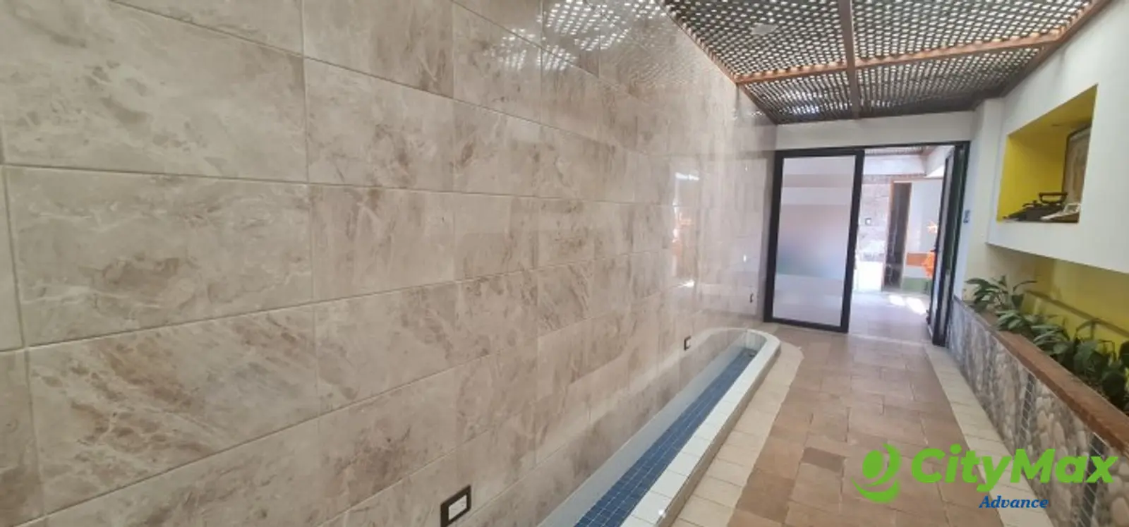Rento Edificio comercial en Calzada San Juan zona 7 - foto 9