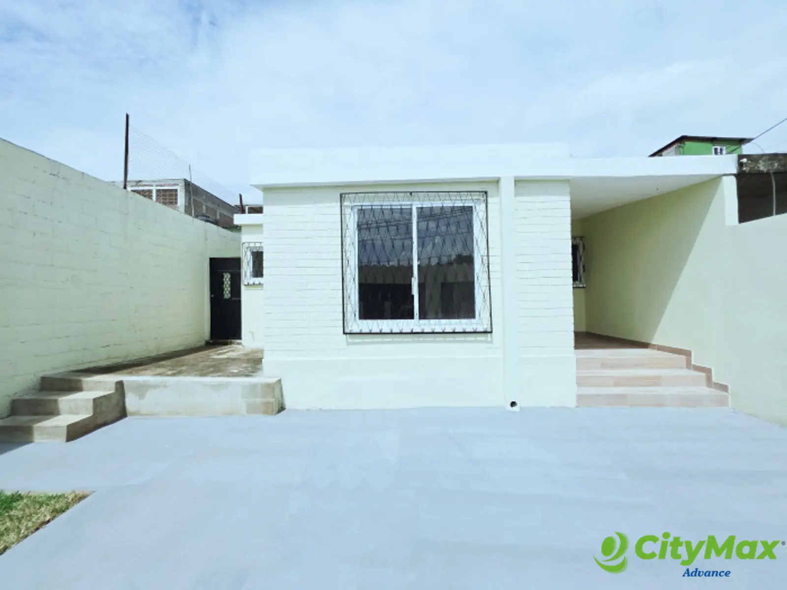 Casa en Venta en Los Encinos Panorama San Cristóbal - Vista Frontal