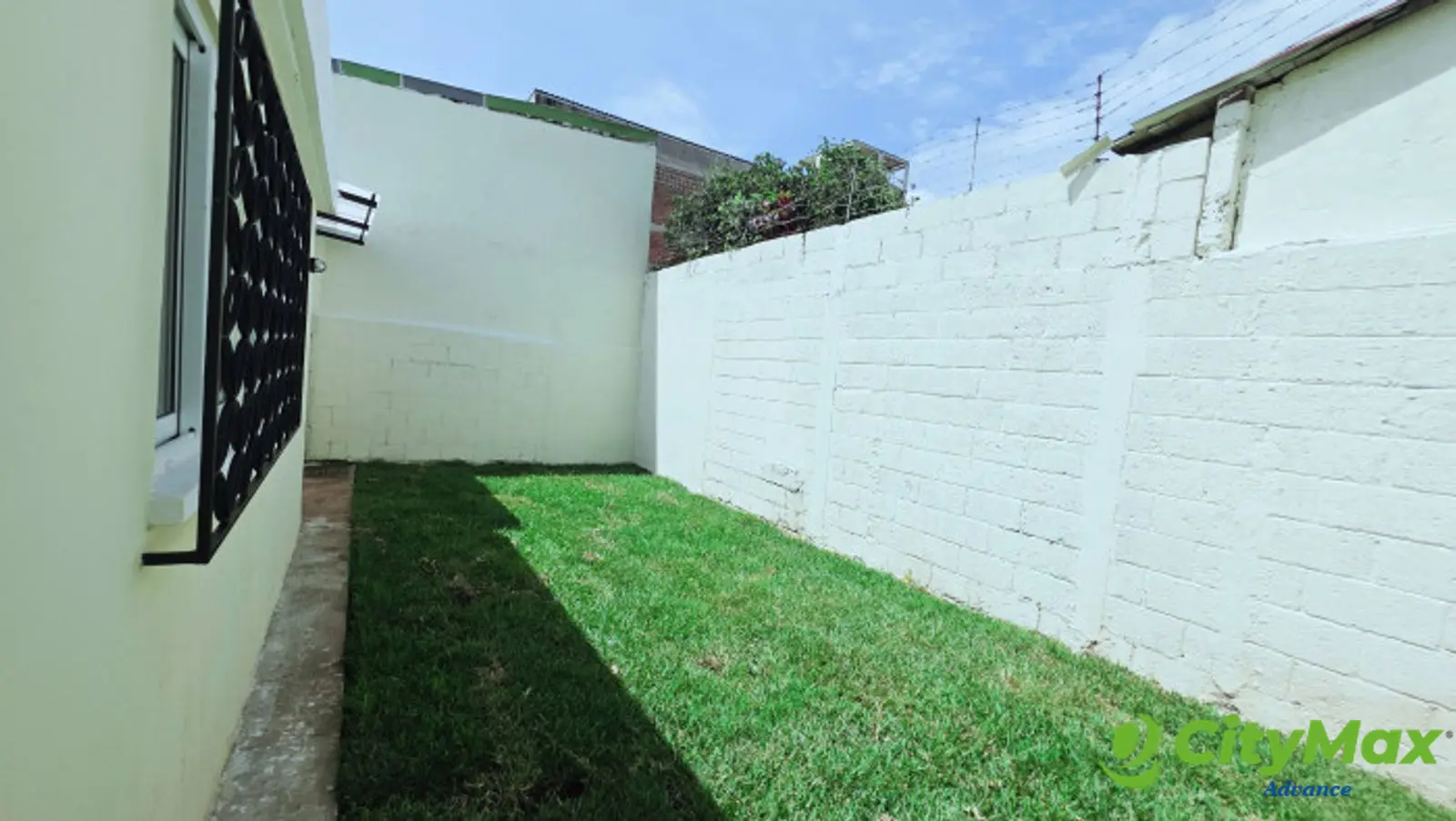 Casa en Venta en Los Encinos Panorama San Cristóbal - Patio y Jardin