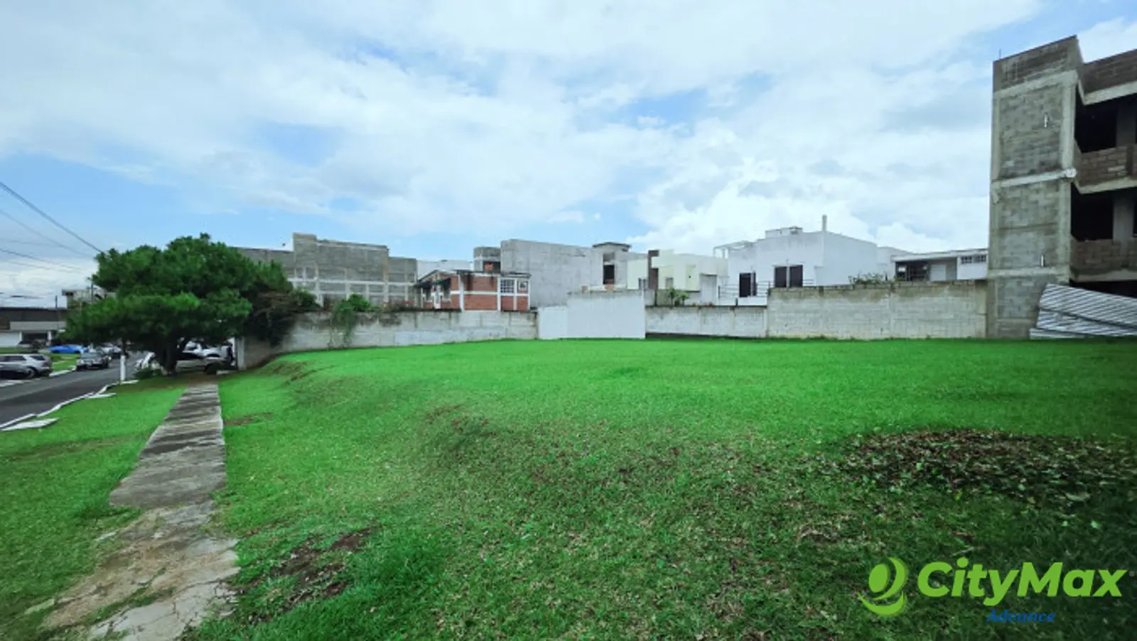 Terreno Grande en Venta en Hacienda Real Zona 16  - foto 4