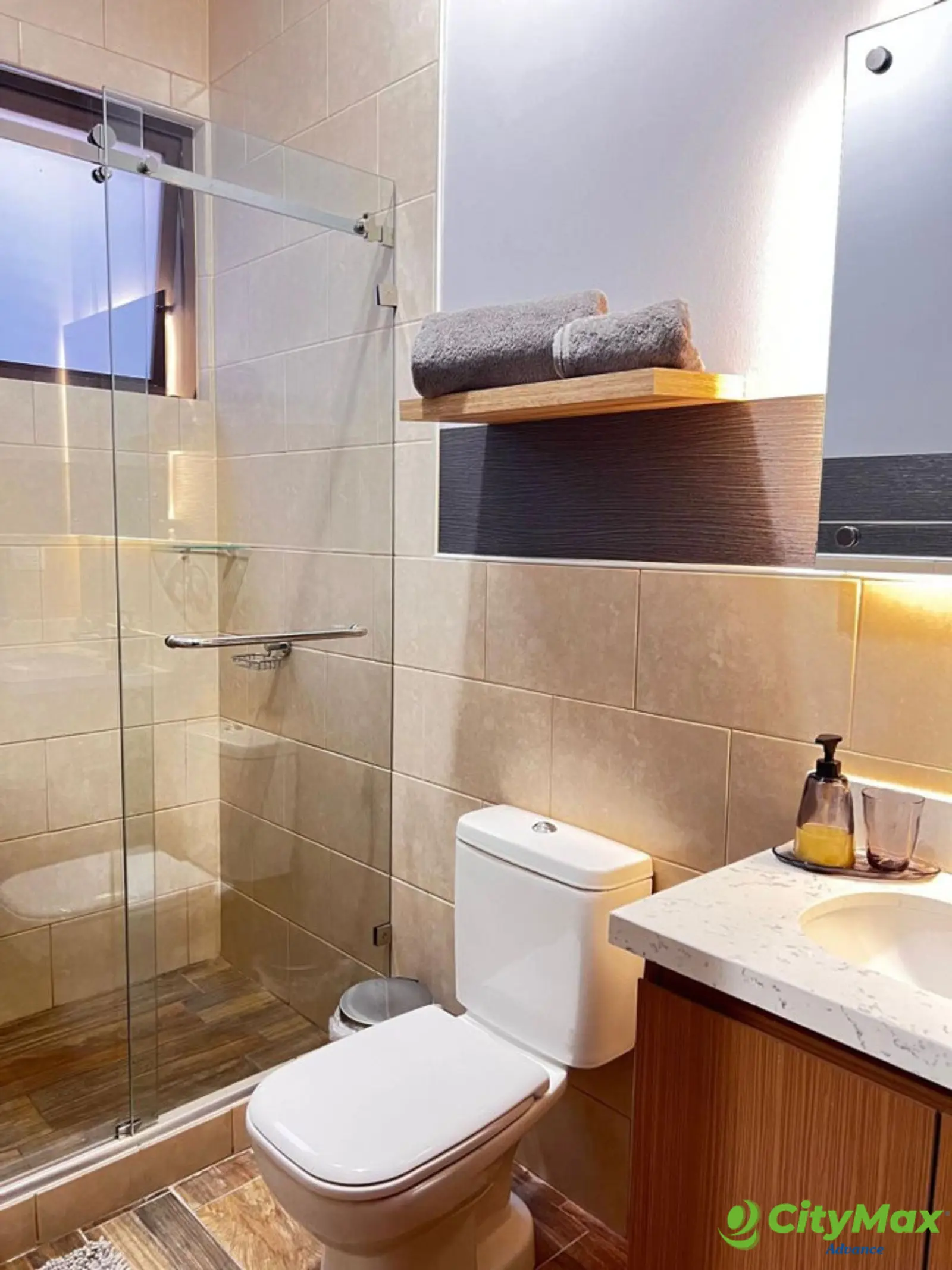 APARTAMENTO EN VENTA EN 1ER NIVEL ZONA 10 GT - foto 8