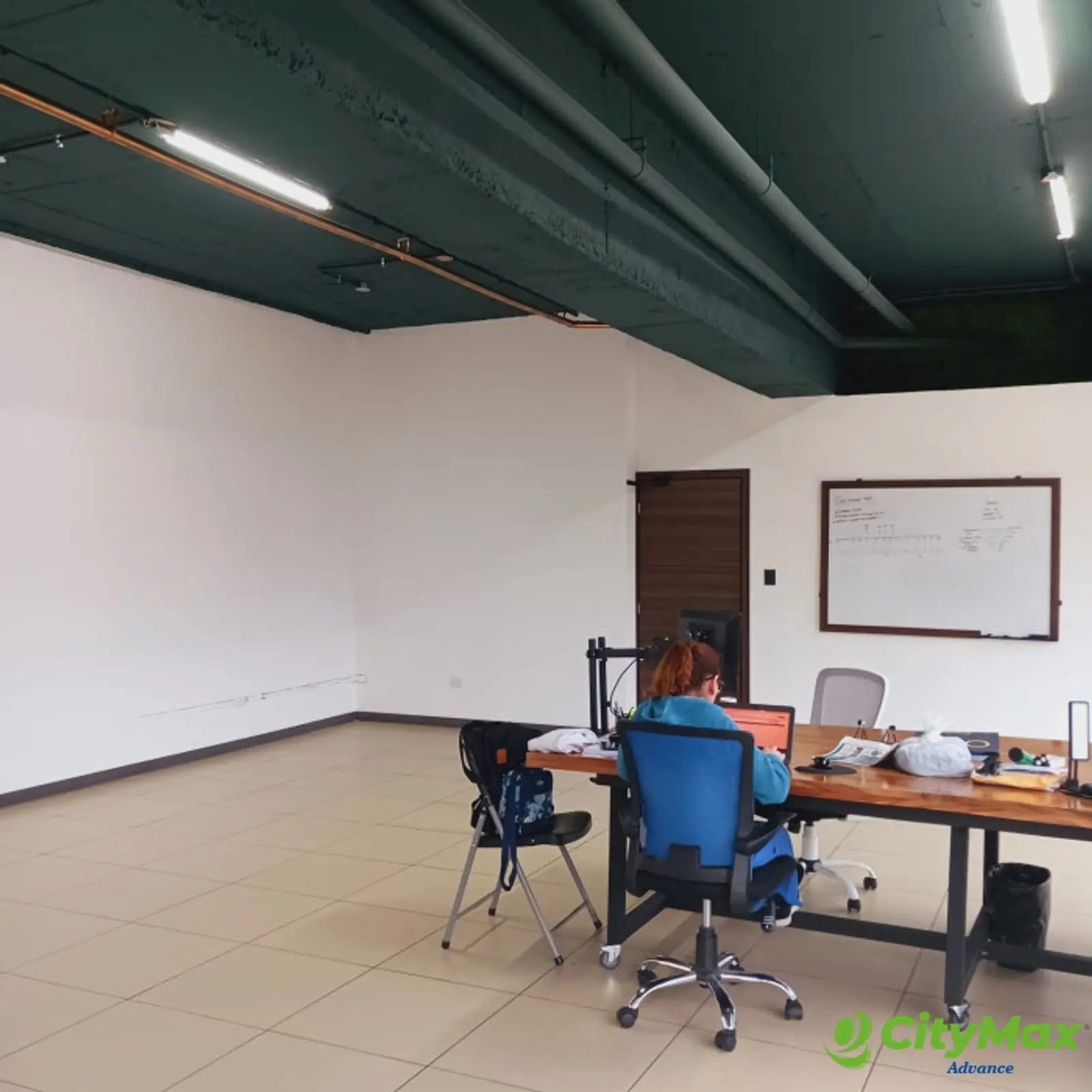VENDO AMPLIA Y MODERNA OFICINA EN MUXBAL - foto 10
