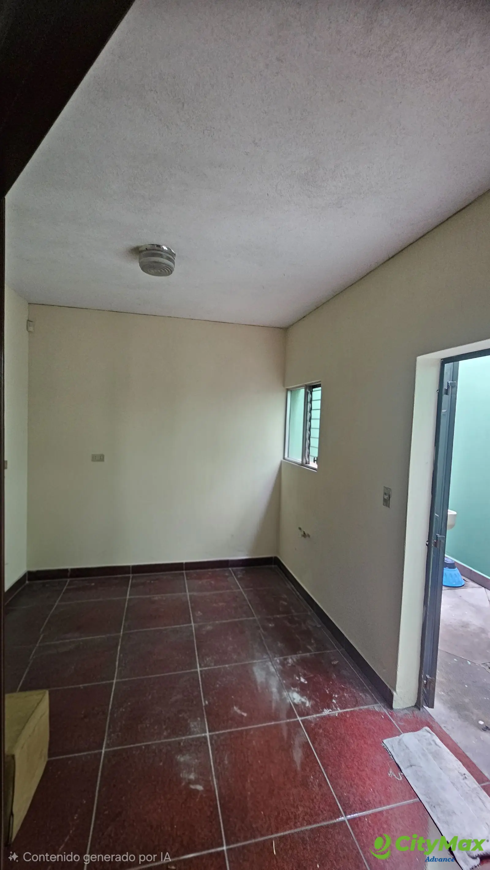 RENTO CASA USO COMERCIAL O VIVIENDA EN ZONA 12 - SALA COMERDOR