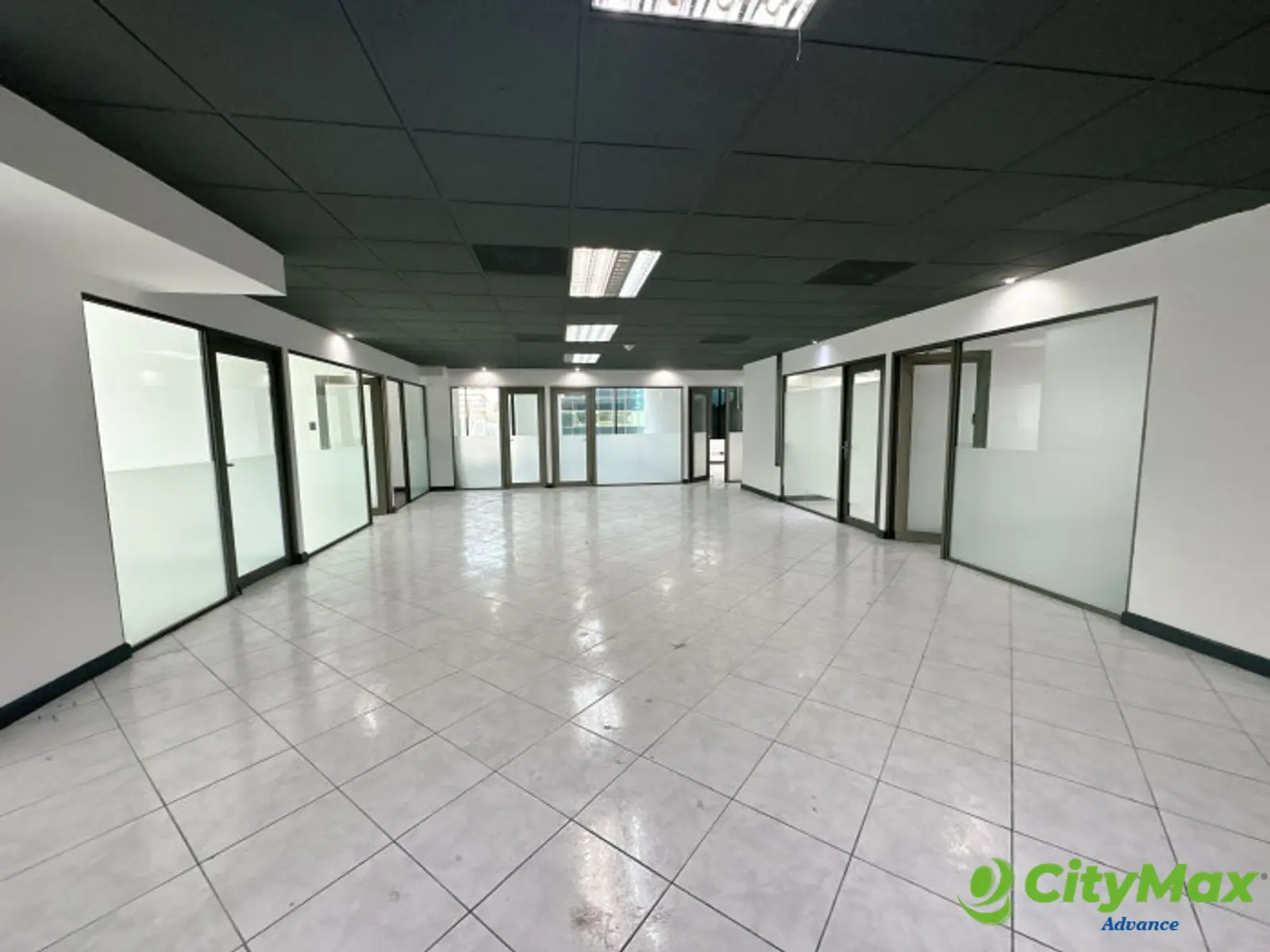 OFICINA EN RENTA Y VENTA EN 5 AVENIDA Z-14, EUROPLAZA - foto 6